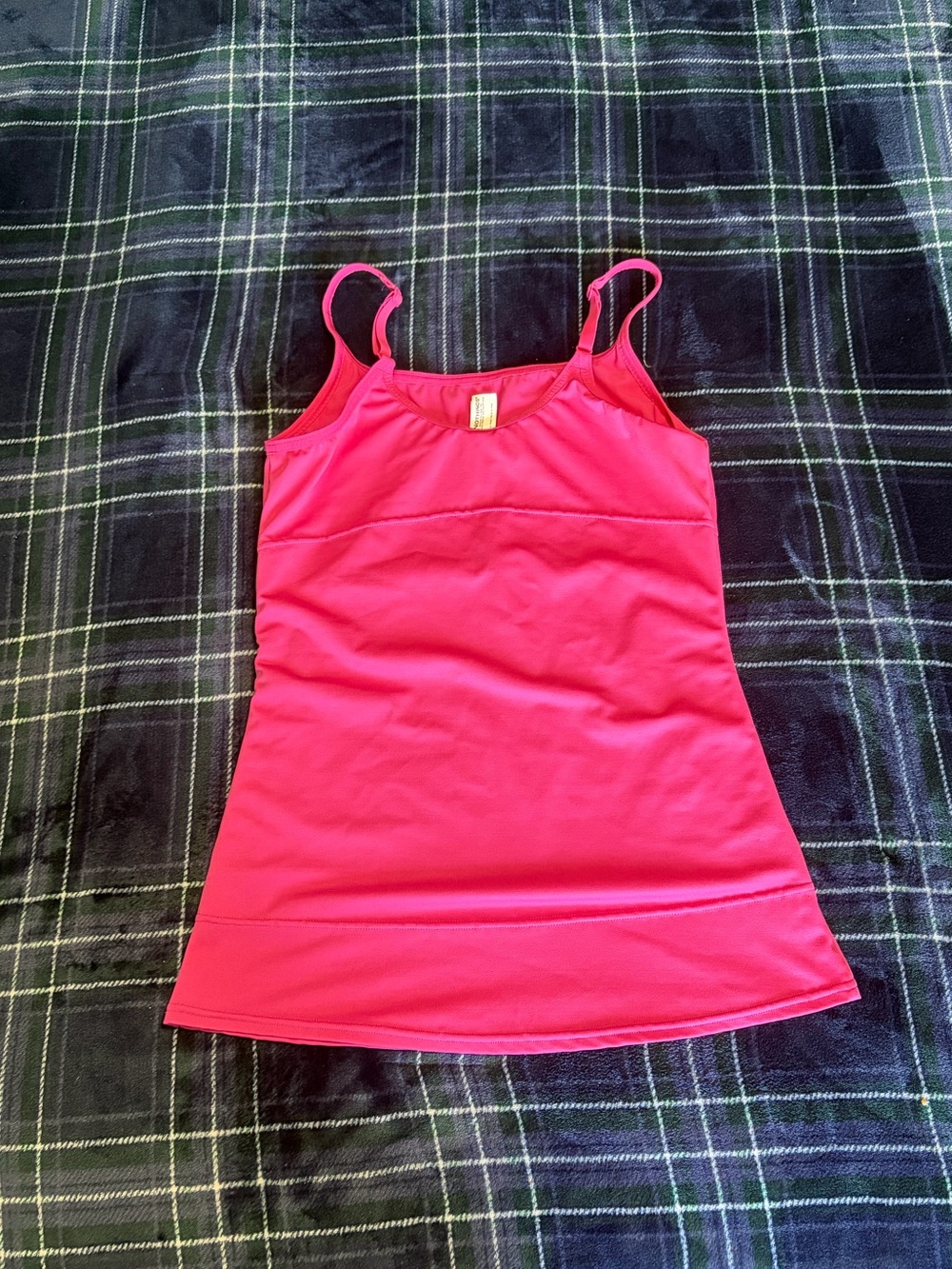 Sweet Nothings hot pink tank top w/adjustable straps. Size L.